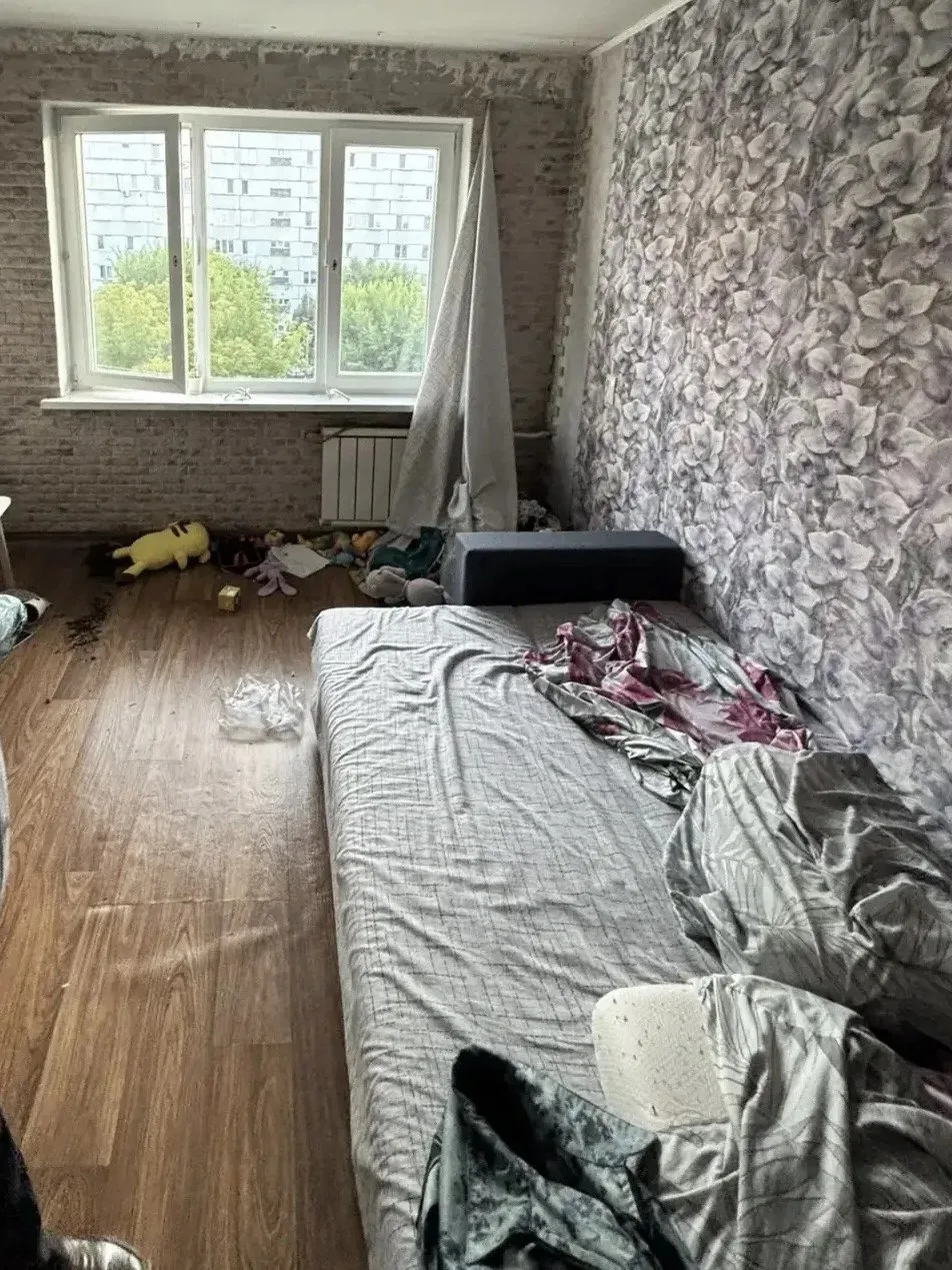 В Красноярске 2-летний ребенок выпал из окна 5 этажа. 

Трагедия произошла на улице Карбышева. Мальч