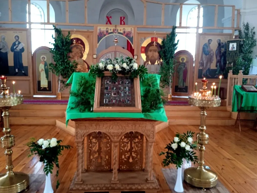 Сегодня на празднике в Петропавловловском храме, в небольшом селе, на Урале