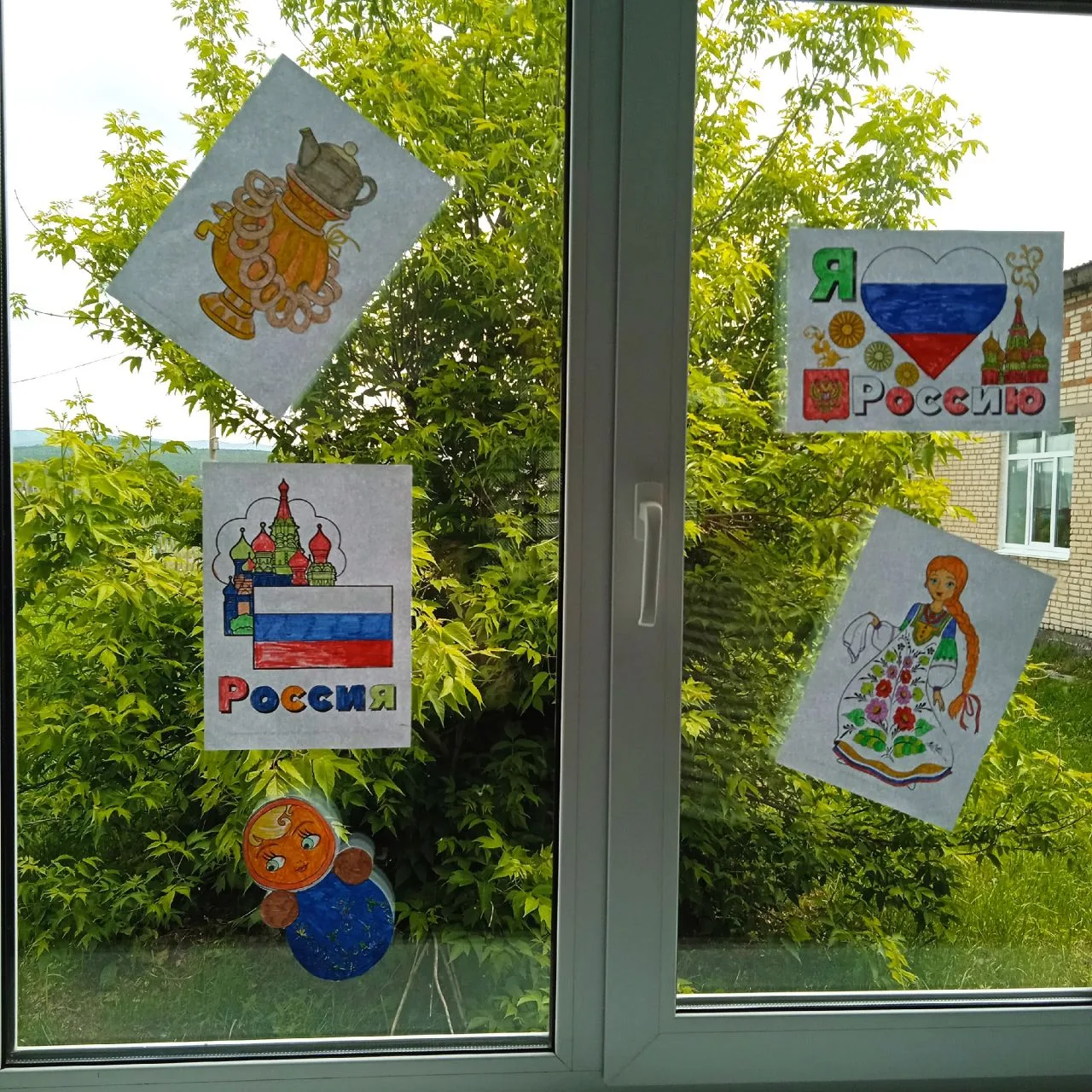 Мастер-класс «Окна России».
Наша школа присоединилась к акции «Родиной горжусь» 
 
Обучающиеся МКОУ 