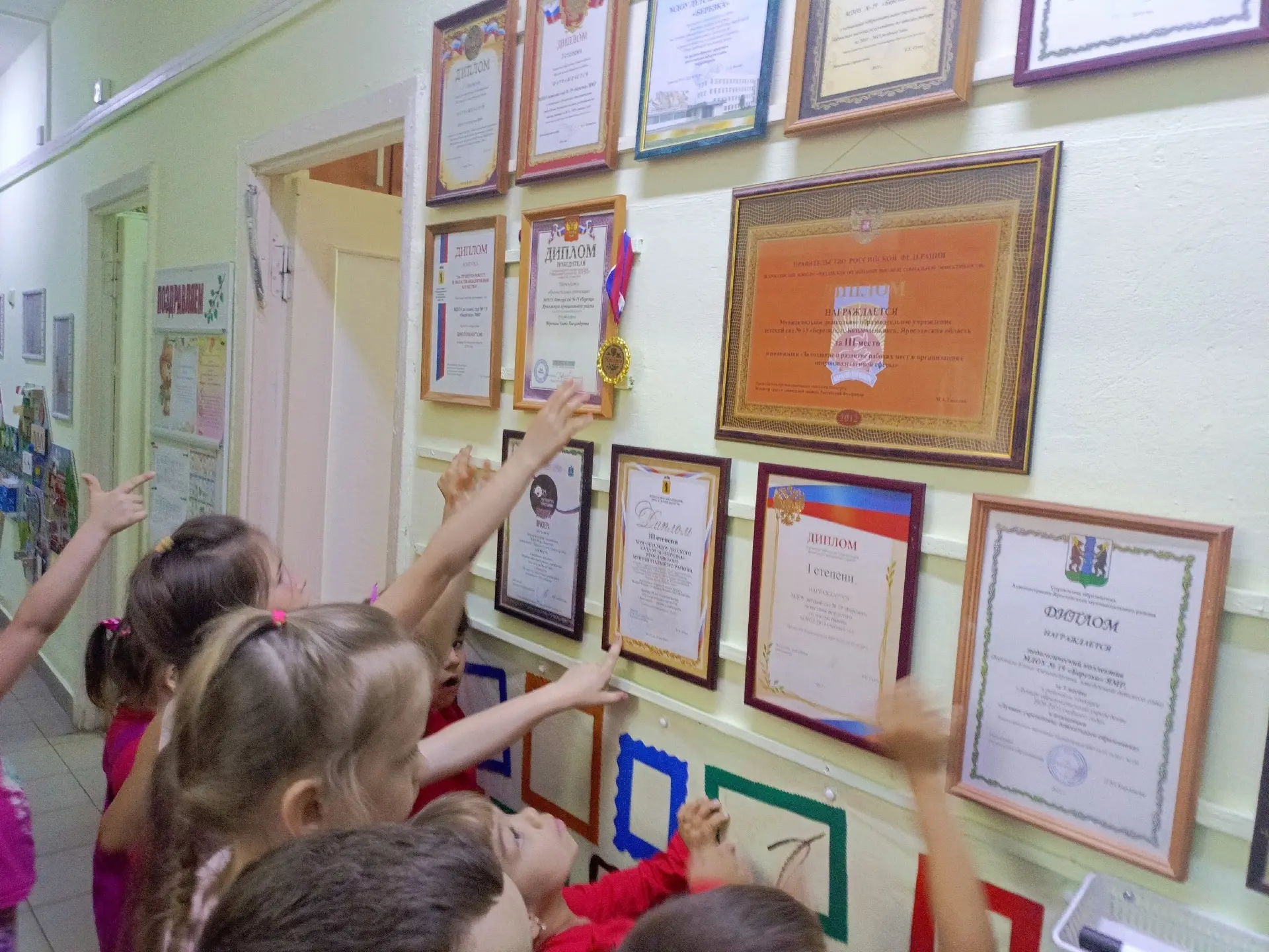 В преддверии Дня России 🇷🇺 воспитанники подготовительной группы «Ландыши» устроили настоящую фотоо