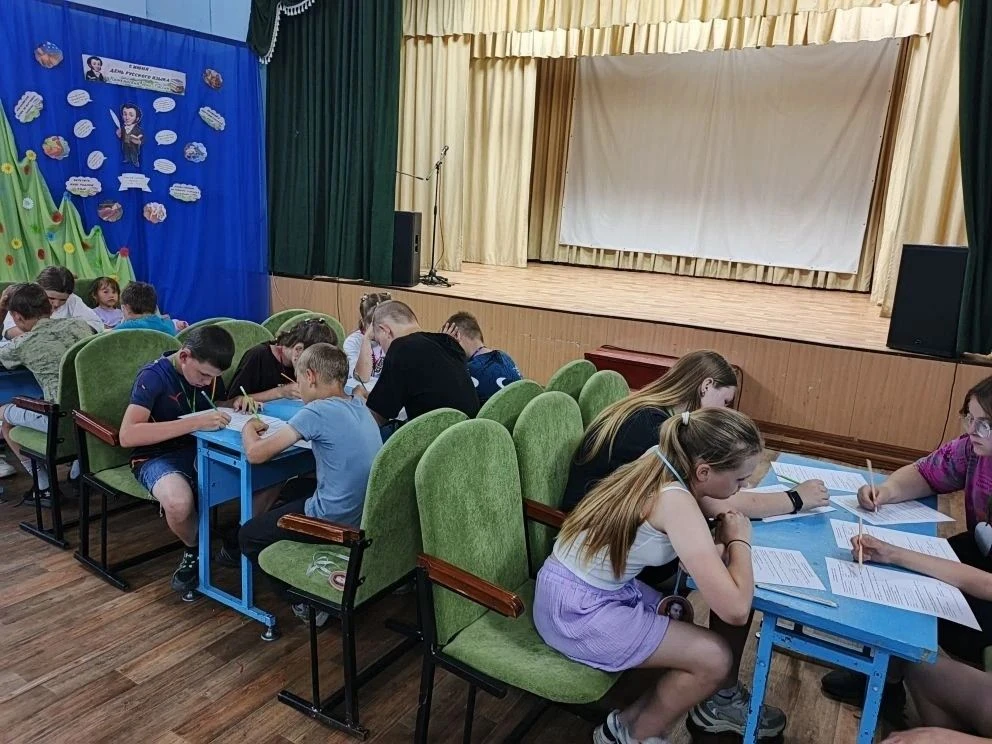 Пушкинские сказки ожили в Новопокровском КДЦ!
6 июня, в особенный для всей России день – День русско