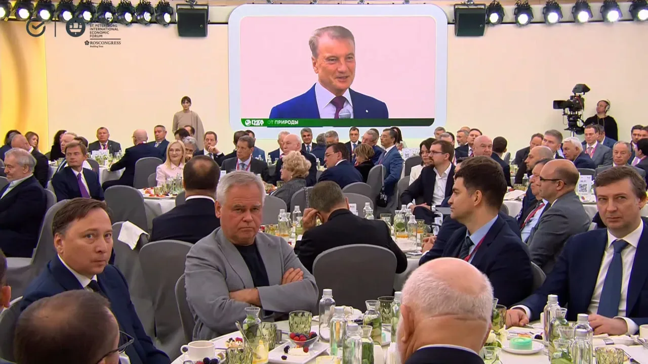 В рамках #ПМЭФ2026 принял участие в деловом завтраке Сбера на тему «Стратегия развития: есть ли альт