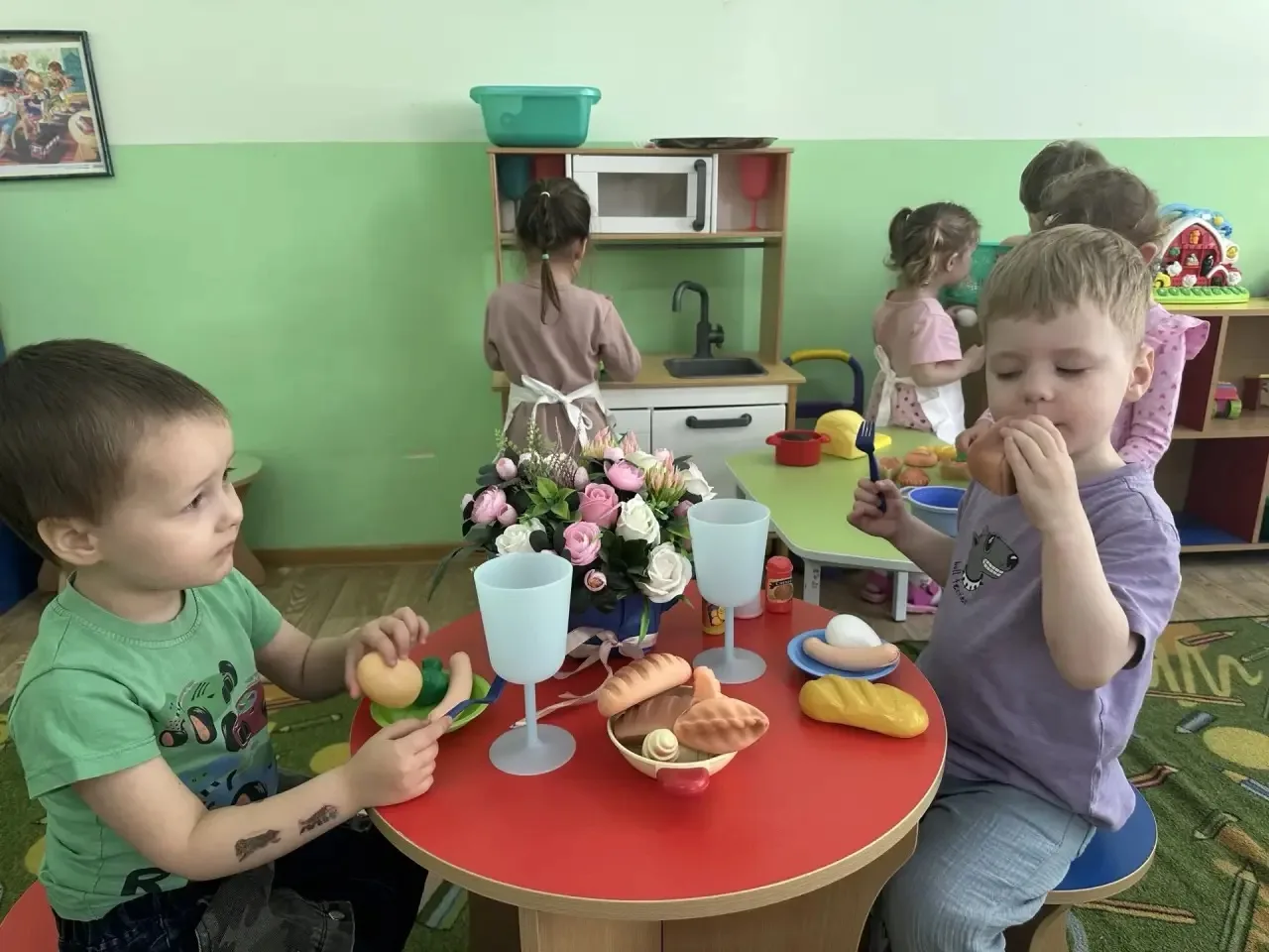 🍕🌭🧀 СЮЖЕТНО-РОЛЕВАЯ ИГРА « КАФЕ» 🥮🍰🍧 
Сегодня во 2 младшей группе прошла сюжетно-ролевая игра 
