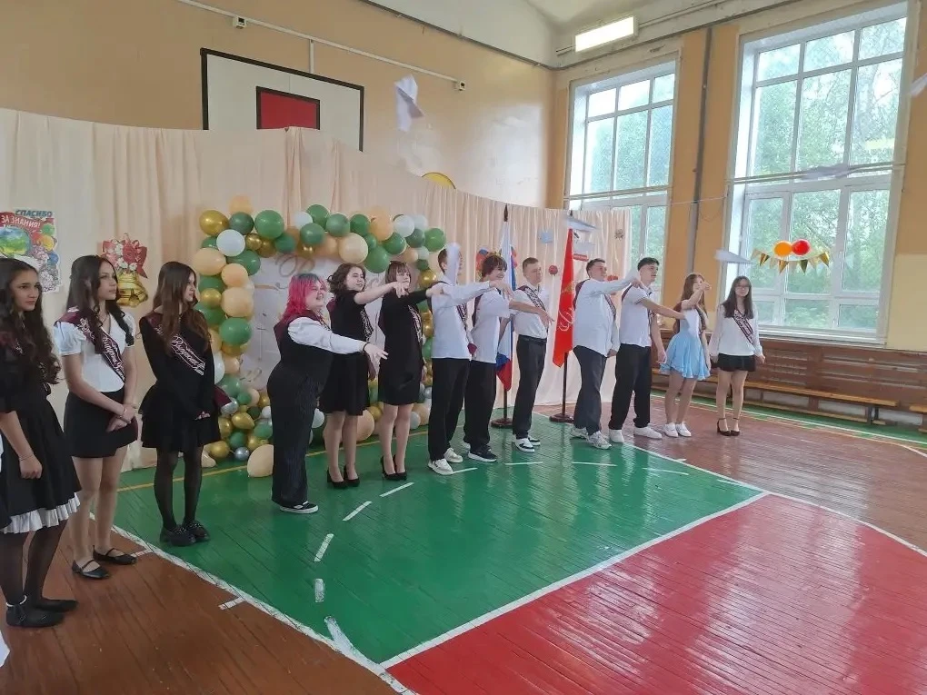 Акция -"Самолётик будущего"

🛫 Наши девятиклассники дали старт новой доброй традиции — «Самолётик б