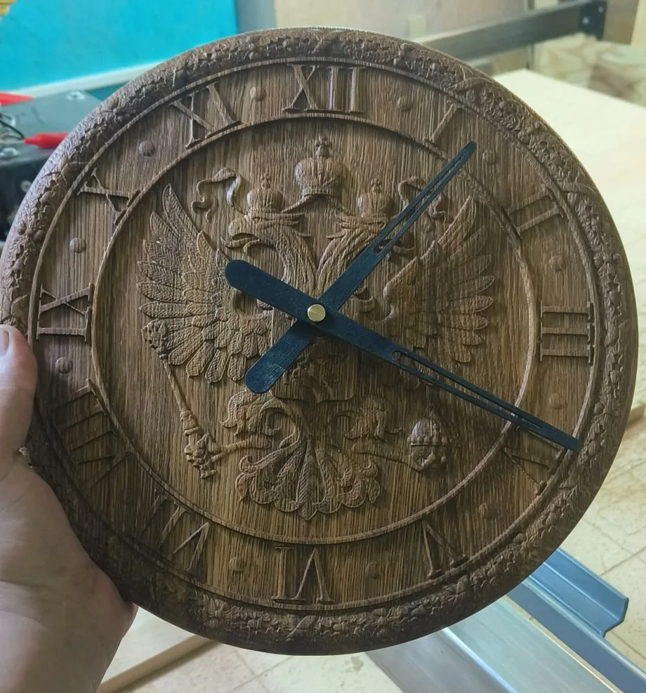 Часы на заказ в город Москва.
Материал:дуб 
Диаметр 300мм
Покрытие:масло
Бесшумный механизм
Стрелки 