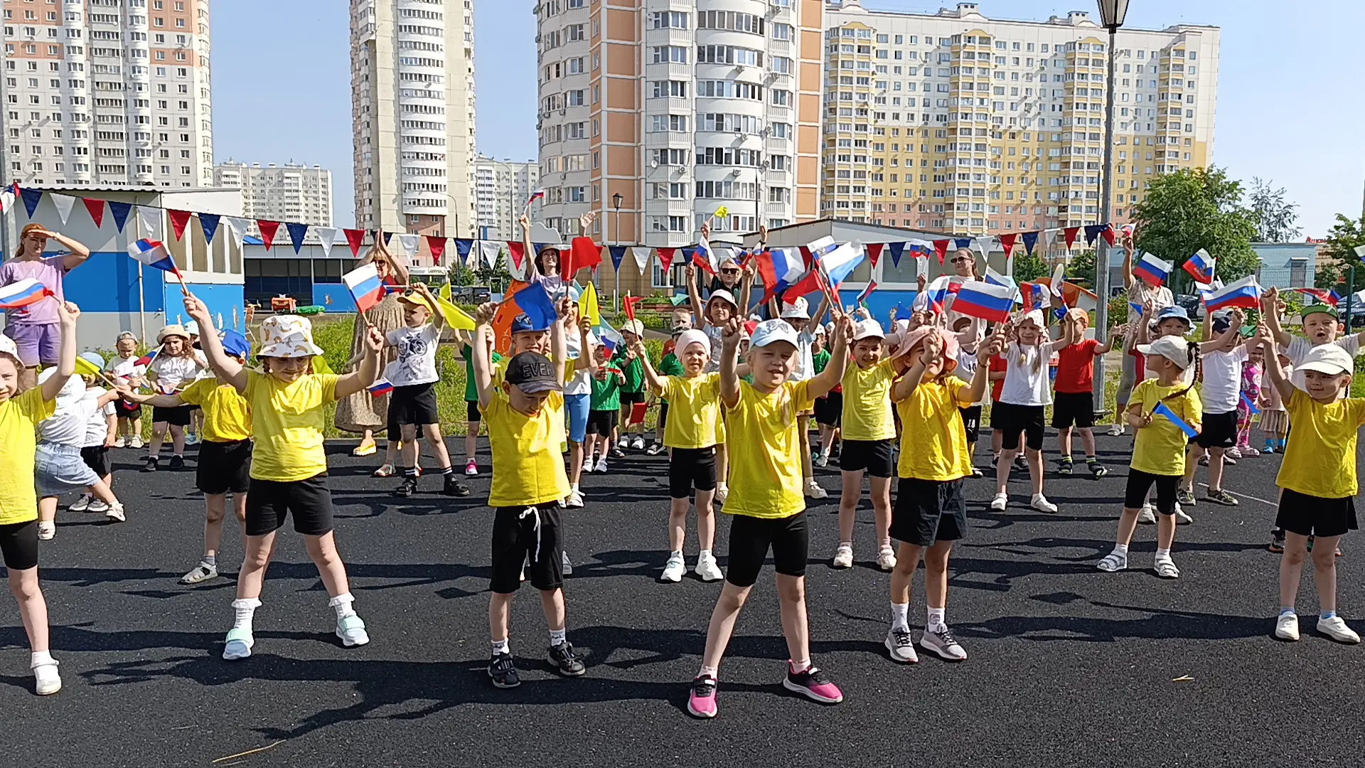 Сегодня в ДО 21/2 прошел яркий и запоминающийся спортивный праздник, посвященный Дню России! Меропри