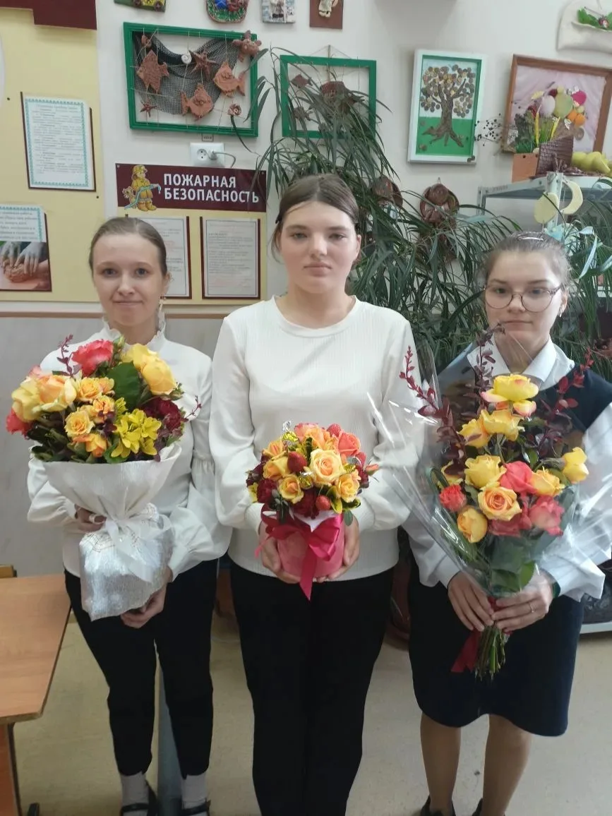 🌸 Экзамен по флористике в 12 классе успешно сдан!🌸

Наши выпускницы с блеском прошли итоговую атте