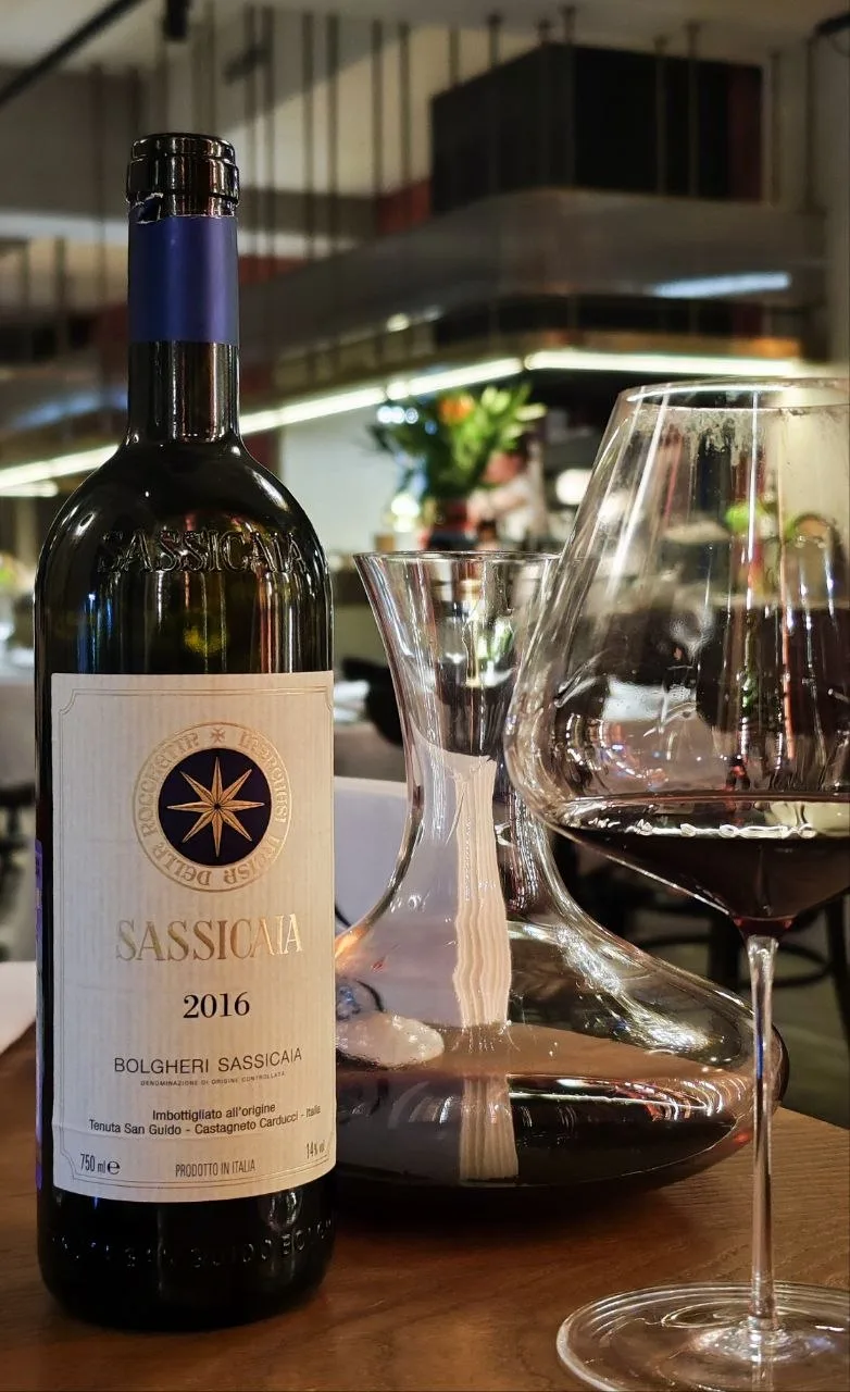 Мы выпили Sassicaia 2016

2016-й для многих особенный — это первый после 1985 года винтаж, который п
