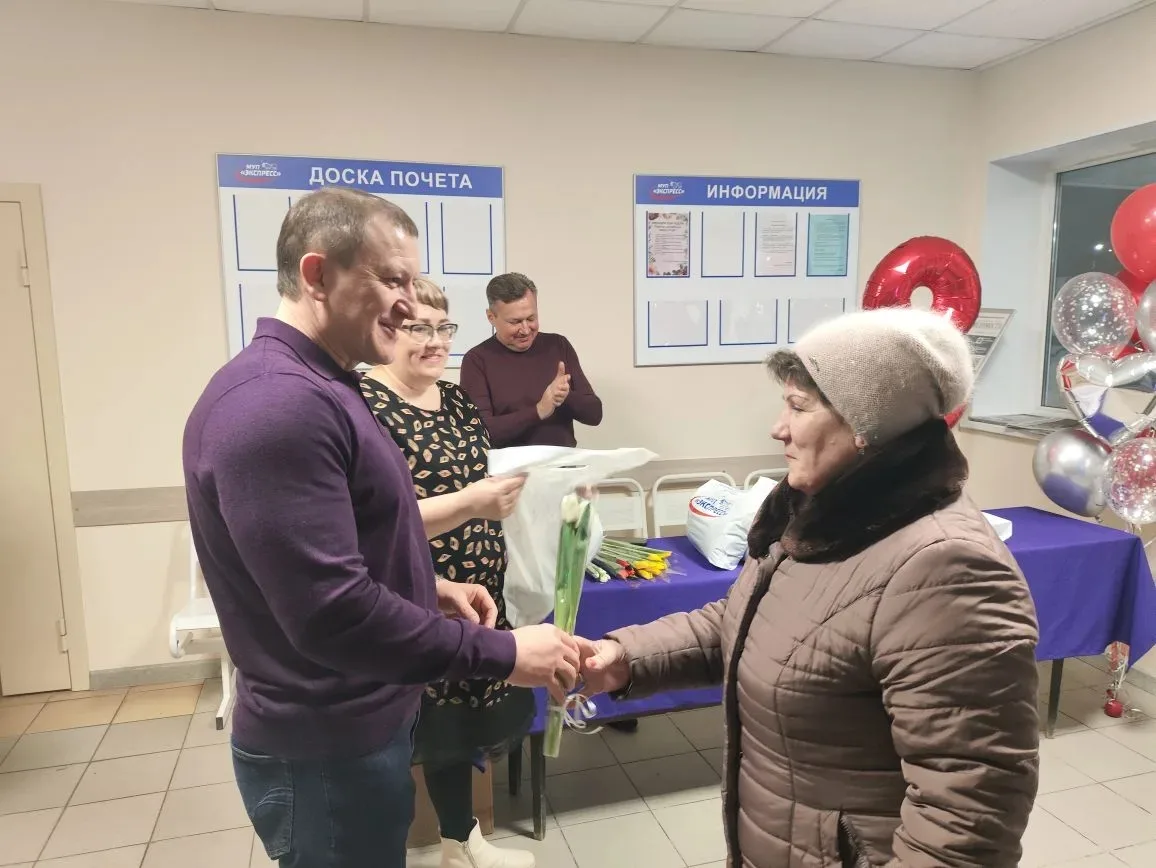По доброй традиции МУП «Экспресс» на территории троллейбусного депо в 3.30 утра  8 марта 2026 года р