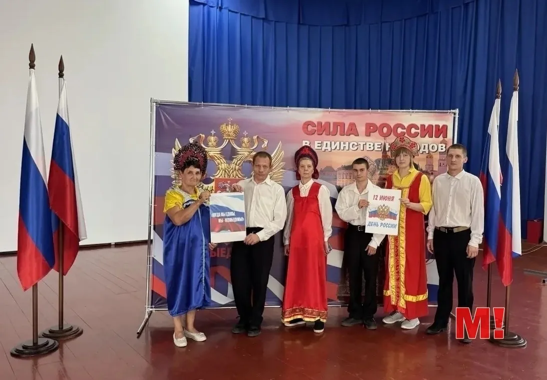 В Подлесновском доме-интернате прошел мастер-класс по раскрашиванию символа России — матрешки, котор