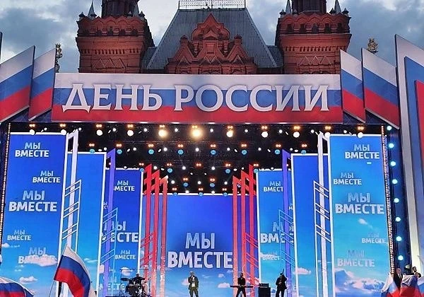 🇷🇺РОССИЯ - СВЕТ И НАДЕЖДА

Так называется праздничная книжная выставка, оформленная на Абонементе 