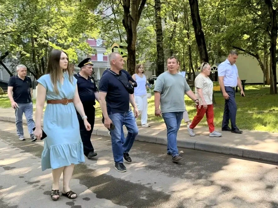 ❗Депутат и глава управы обсудили с жителями вопросы благоустройства

10 июня в рамках проекта «Депут