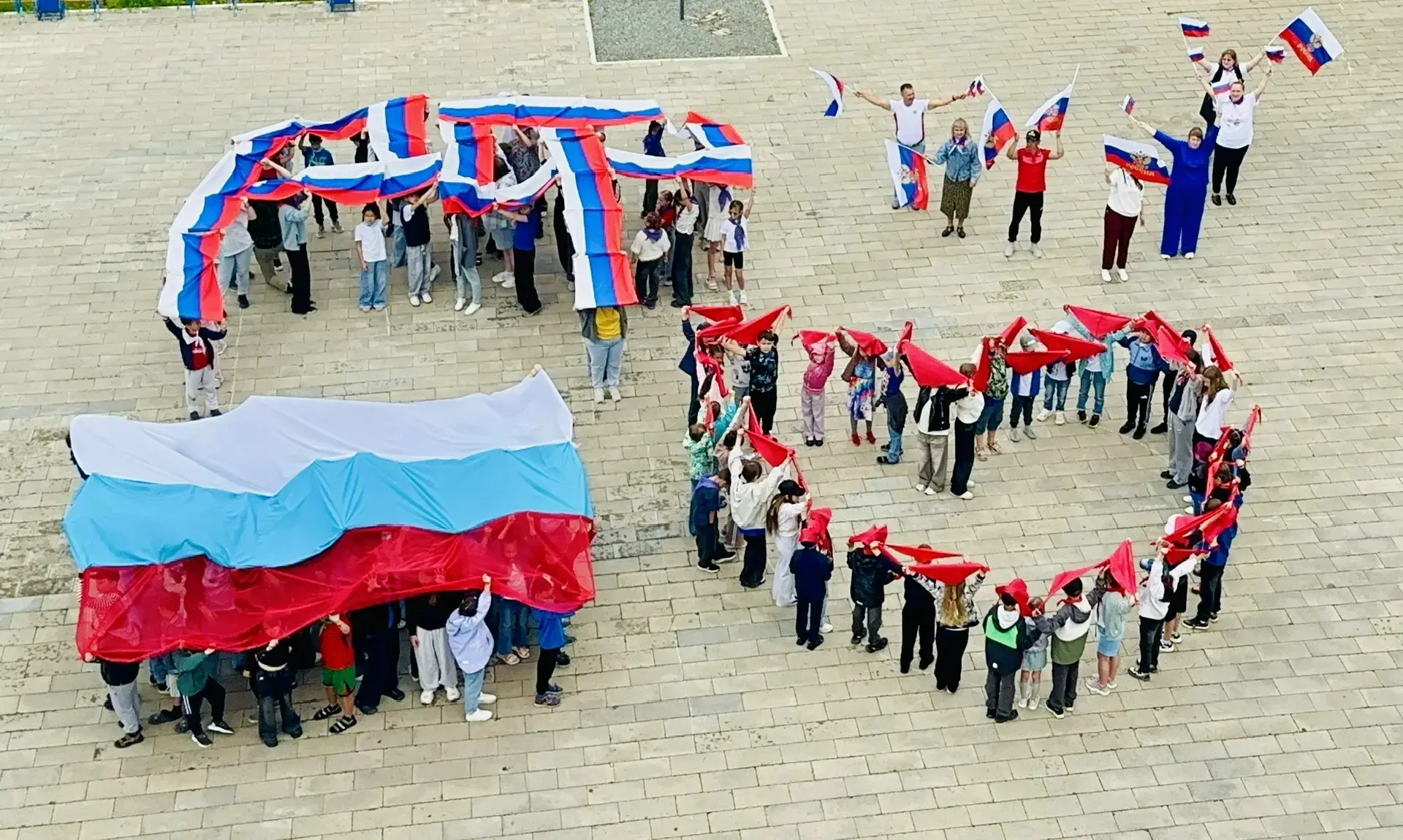 🇷🇺 С Днём России! Как прошёл наш праздничный день на площадке?

Сегодня на нашей площадке царила а