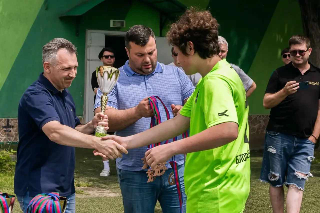 Ещё один шаг к победе!

⚽В Краснодаре на тренировочном поле стадиона «Кубань» прошёл финал XIII летн