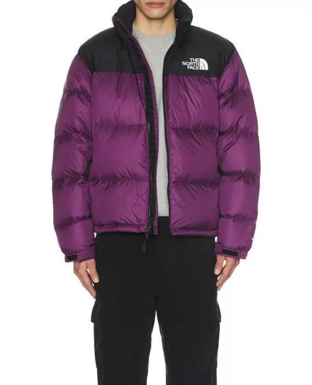 Пуховик The North Face 1996 Retro Nuptse Jacket
Подойдет как мужчинам, так и девушкам
Карманы на мол