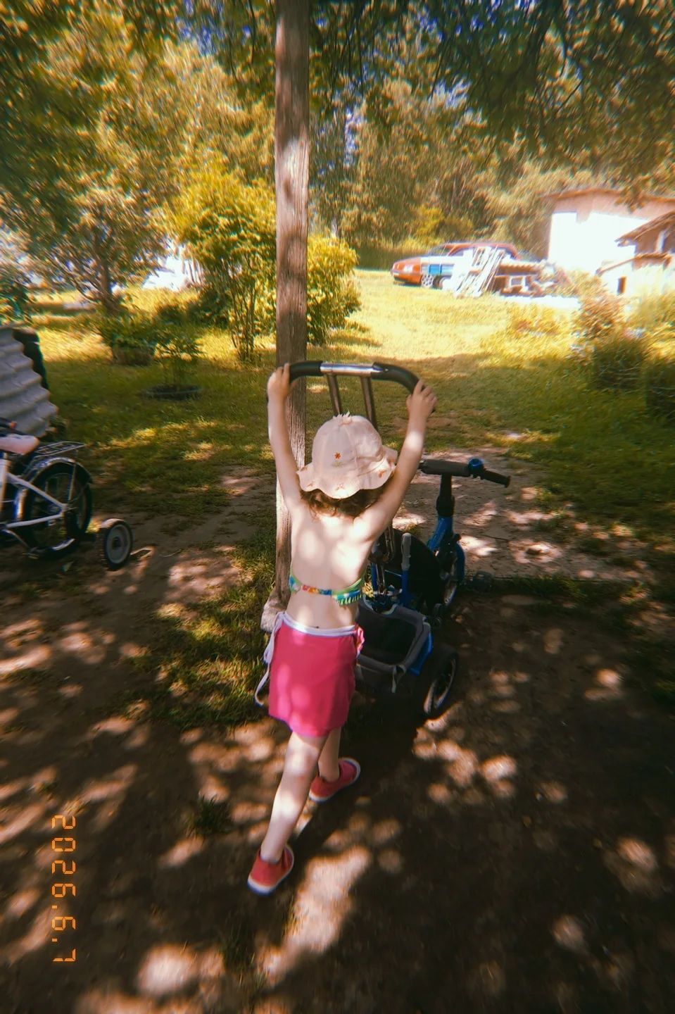 Екатерина решила выйти сегодня в купальнике 🤭

Как у вас погода? ☀️