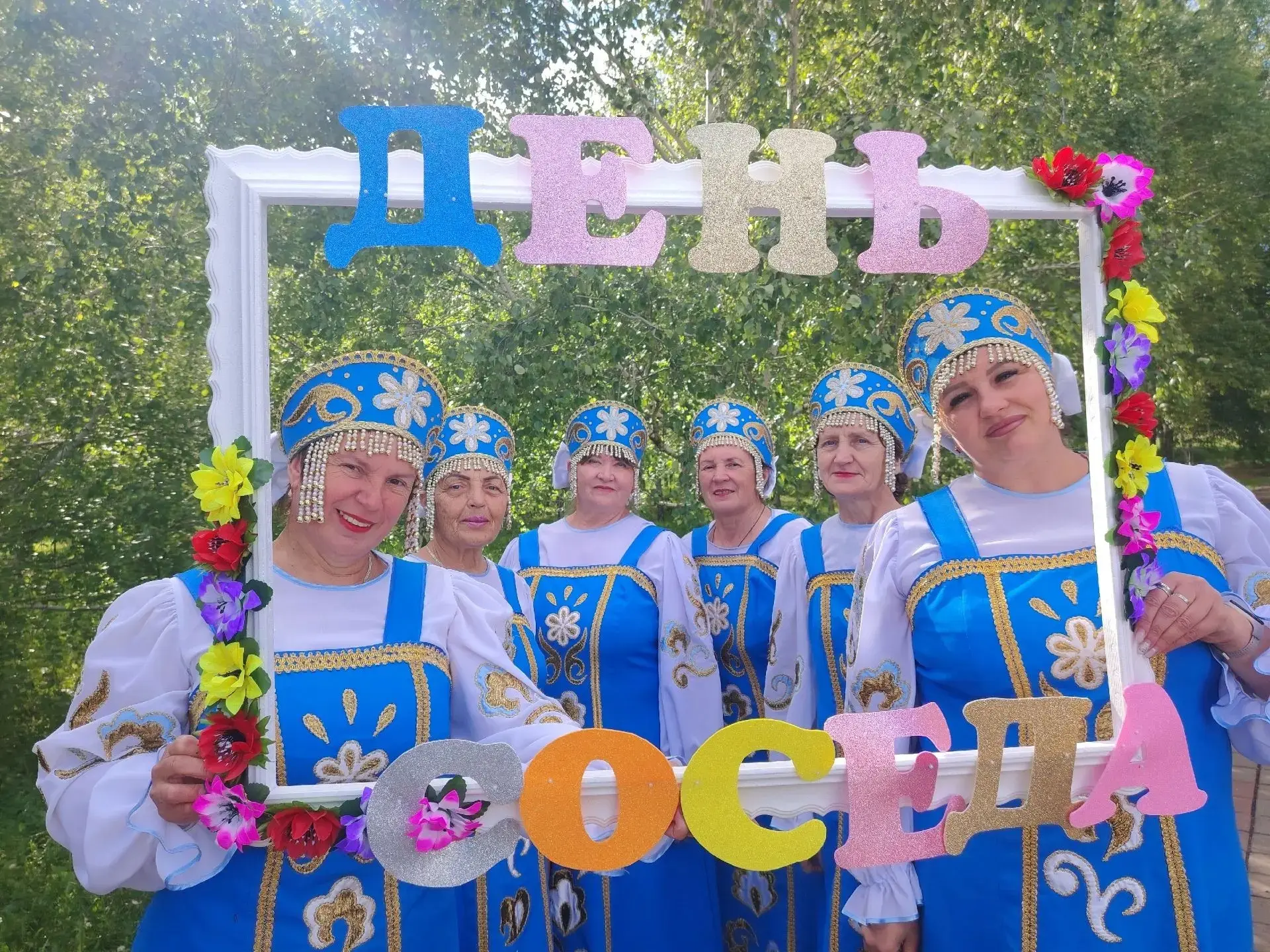 У нашего соседа - собирается  беседа! 

В  Новооскольском округе дружно и по-добрососедски   отметил