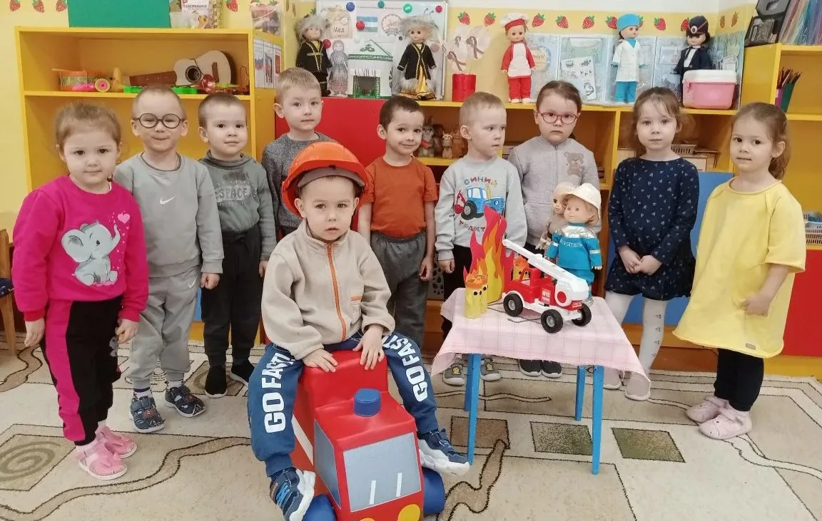 В рамках Месячника пожарной безопасности, с воспитанниками ДОО проводятся занятия на тему пожарной б