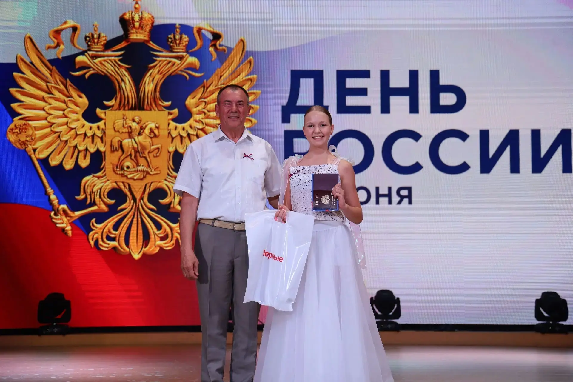 "МЫ — ГРАЖДАНЕ РОССИИ" 🇷🇺

✨ Первый паспорт — это важный шаг во взрослую жизнь!

✍️ Сегодня в стен