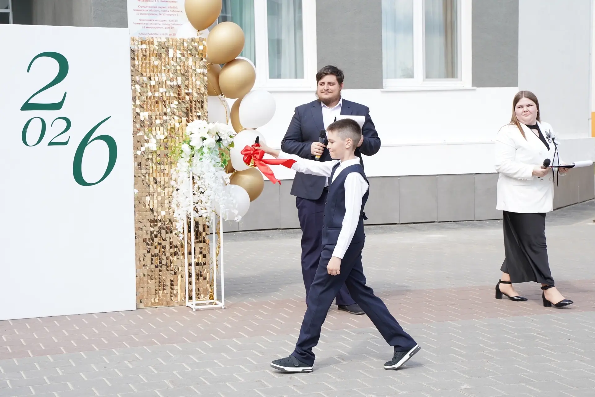 Сегодня в нашей школе состоялся замечательный праздник - «Последний звонок» в начальной школе. Немно