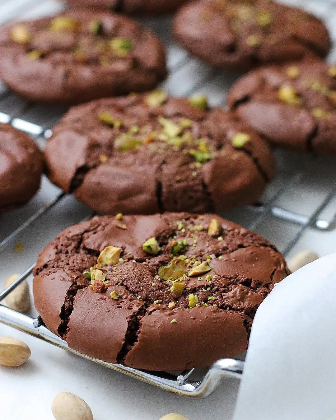 Самое шоколадное и вкусное печенье с трещинками🍪
⠀
200 г тёмного шоколада 70 %
50 г сливочного масл