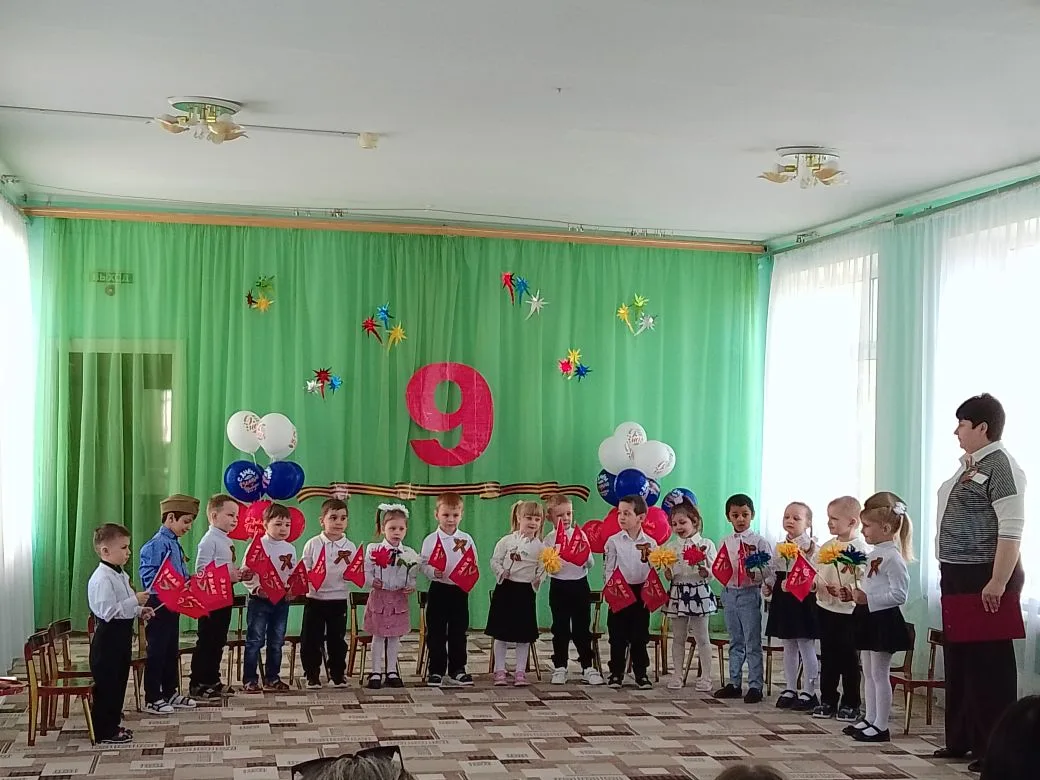 В детском саду прошли утренники, посвященные Дню Победы. Ребята пели песни и рассказывали стихи о пр