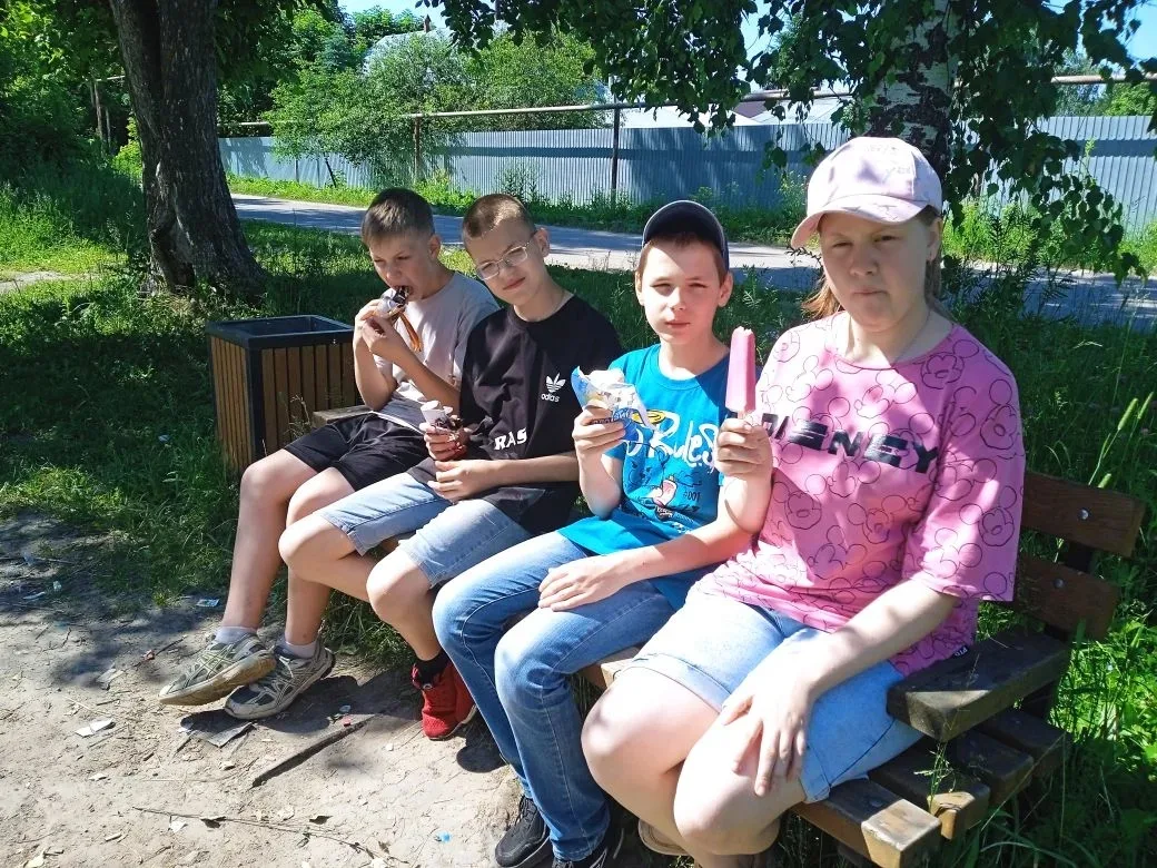 🍨🤗Есть такие дни, когда сама погода позволяет сделать паузу в делах. В такой жаркий день ребята из