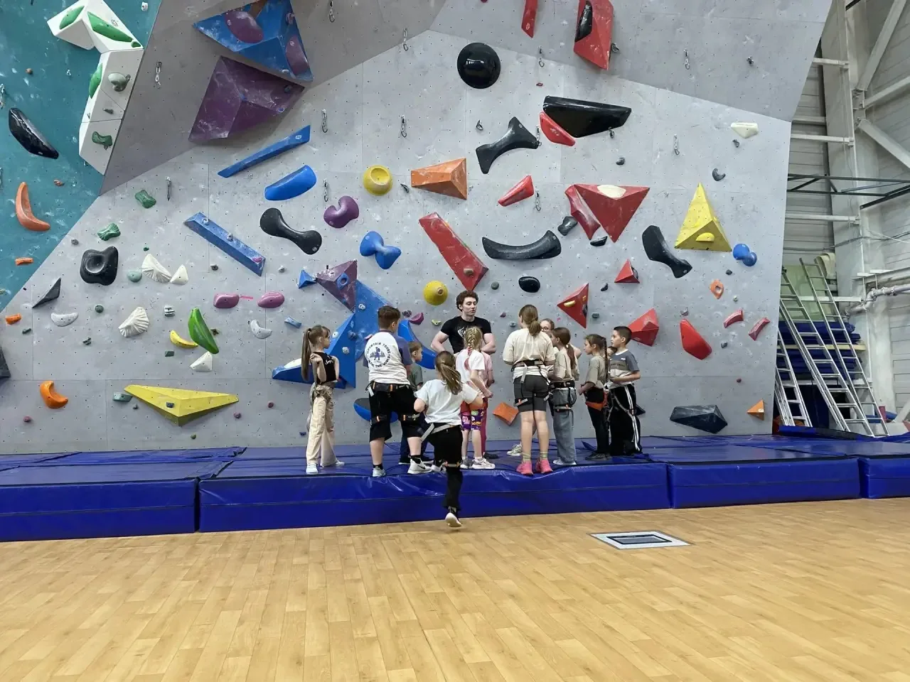 🏔 Скалодром: почувствуй себя настоящим альпинистом!🏔
Дни лагеря проходят активно и интересно, наши