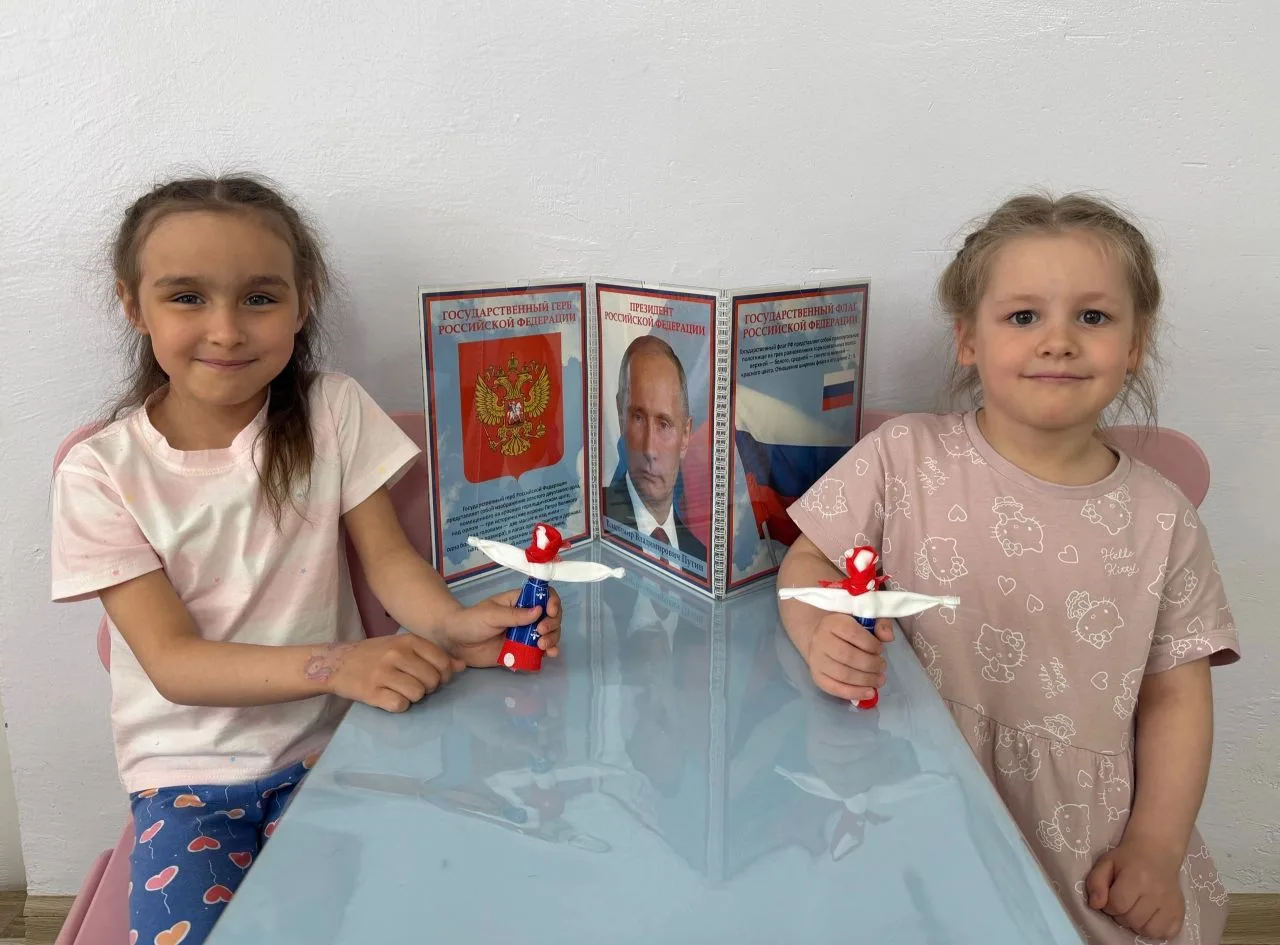 Наталья Сергеевна провела для ребятишек из группы "Лучики" увлекательное занятие, посвященное русски