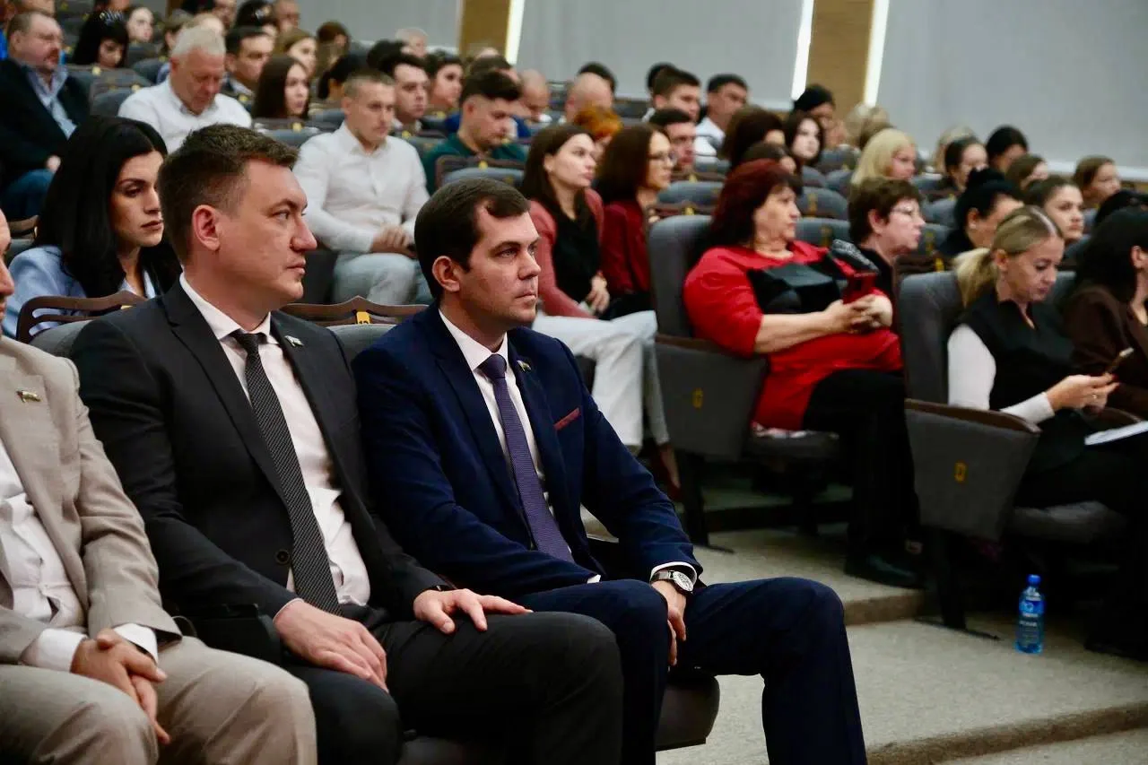Принял участие в отчетной встрече депутатов Заксобрания Краснодарского края от фракции «Единая Росси