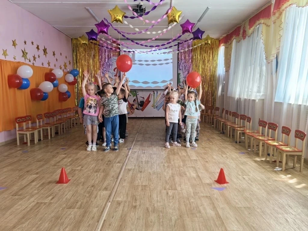 Россия! Россия!
Твой праздник сегодня:
И взрослый, и детский –Праздник народный!
🇷🇺🪆
12 июня в на