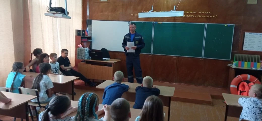 🗣️🛟✅ Безопасное лето: спасатели Карасукского ПСО провели уроки в шести школах района

Спасатели Ка