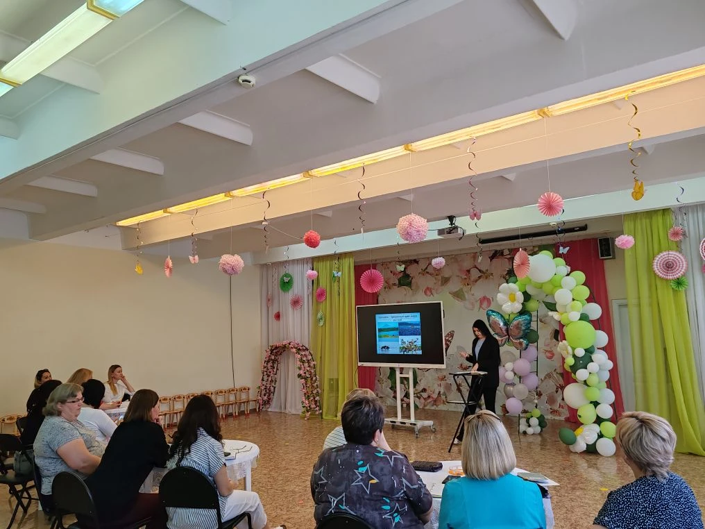 На днях в "Дашеньке" состоялся педагогический совет. 🧑‍🏫 

На нем педагогическим и руководящим сос
