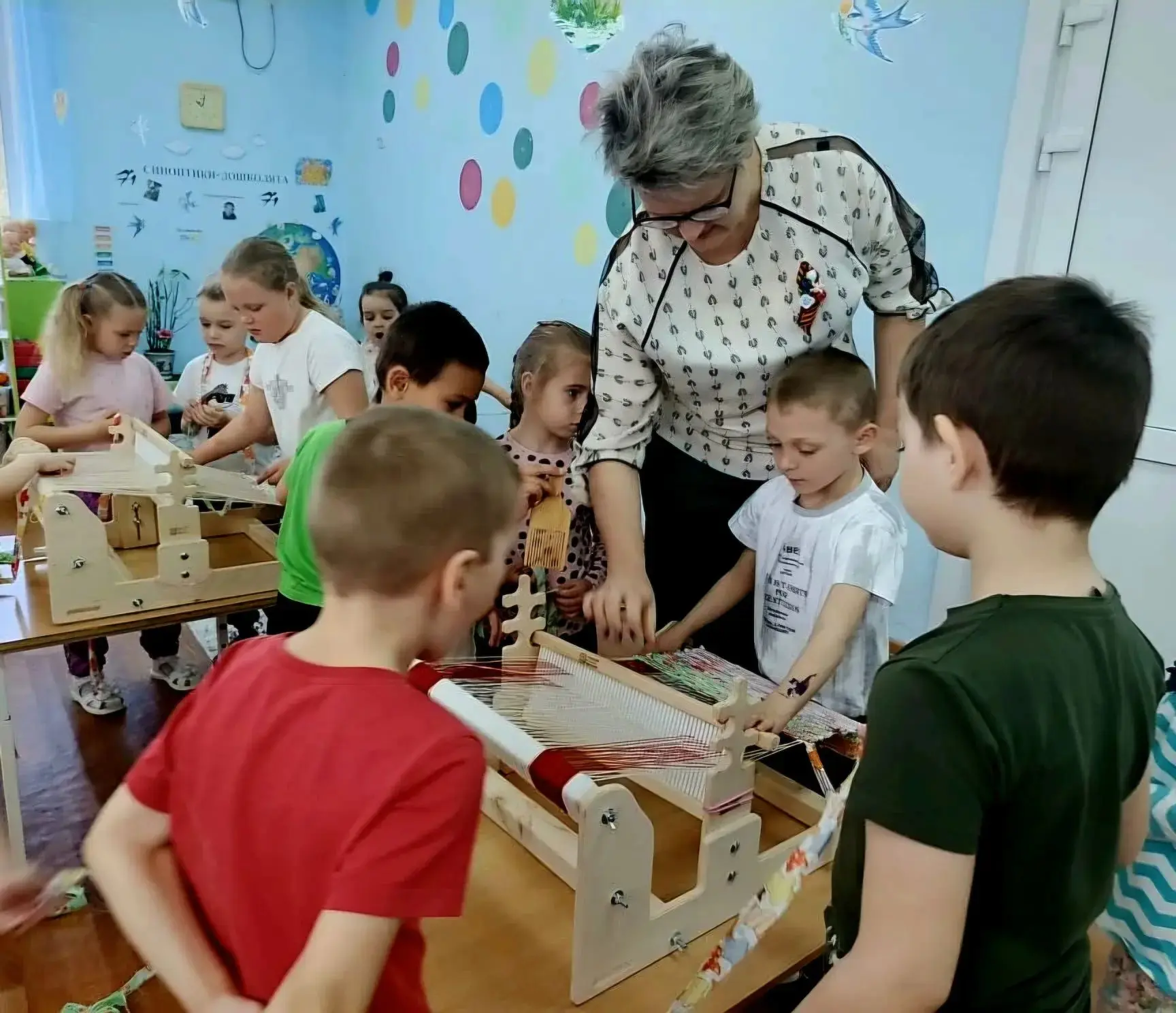 В детском саду №15 станицы Бузиновской прошёл мастер-класс по ткачеству

В детском саду №15 станицы 