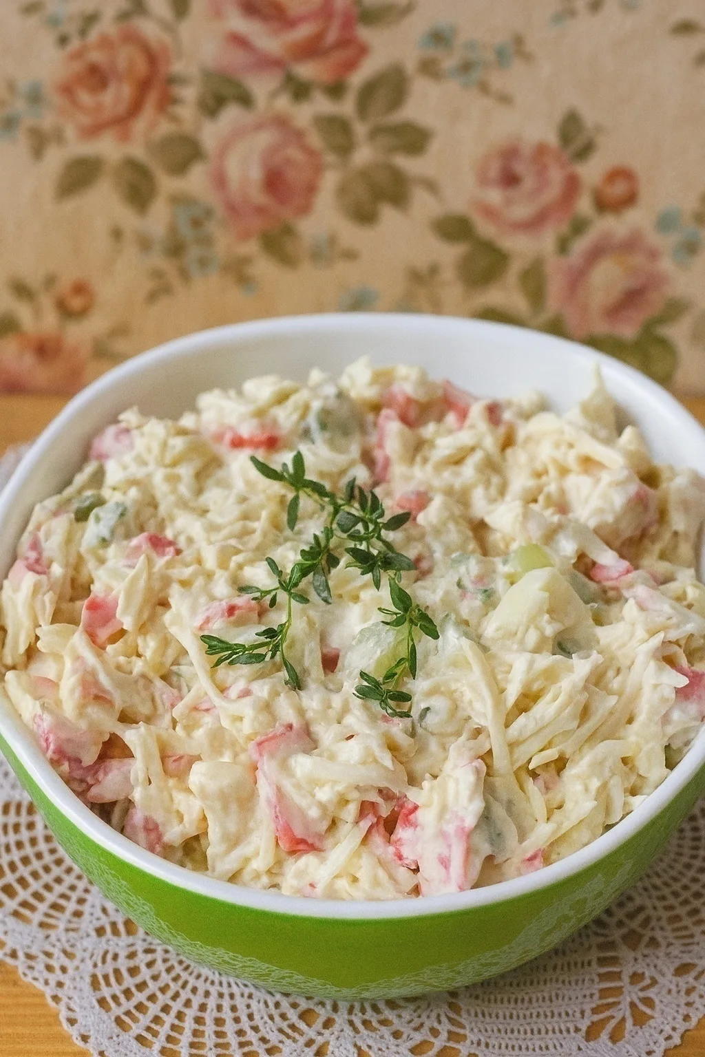 ПРОСТОЙ И ВКУСНЫЙ САЛАТИК НА КАЖДЫЙ ДЕНЬ🫶

НЕОБХОДИМО ПОДГОТОВИТЬ:
крабовые палочки — 100 г
плавлен