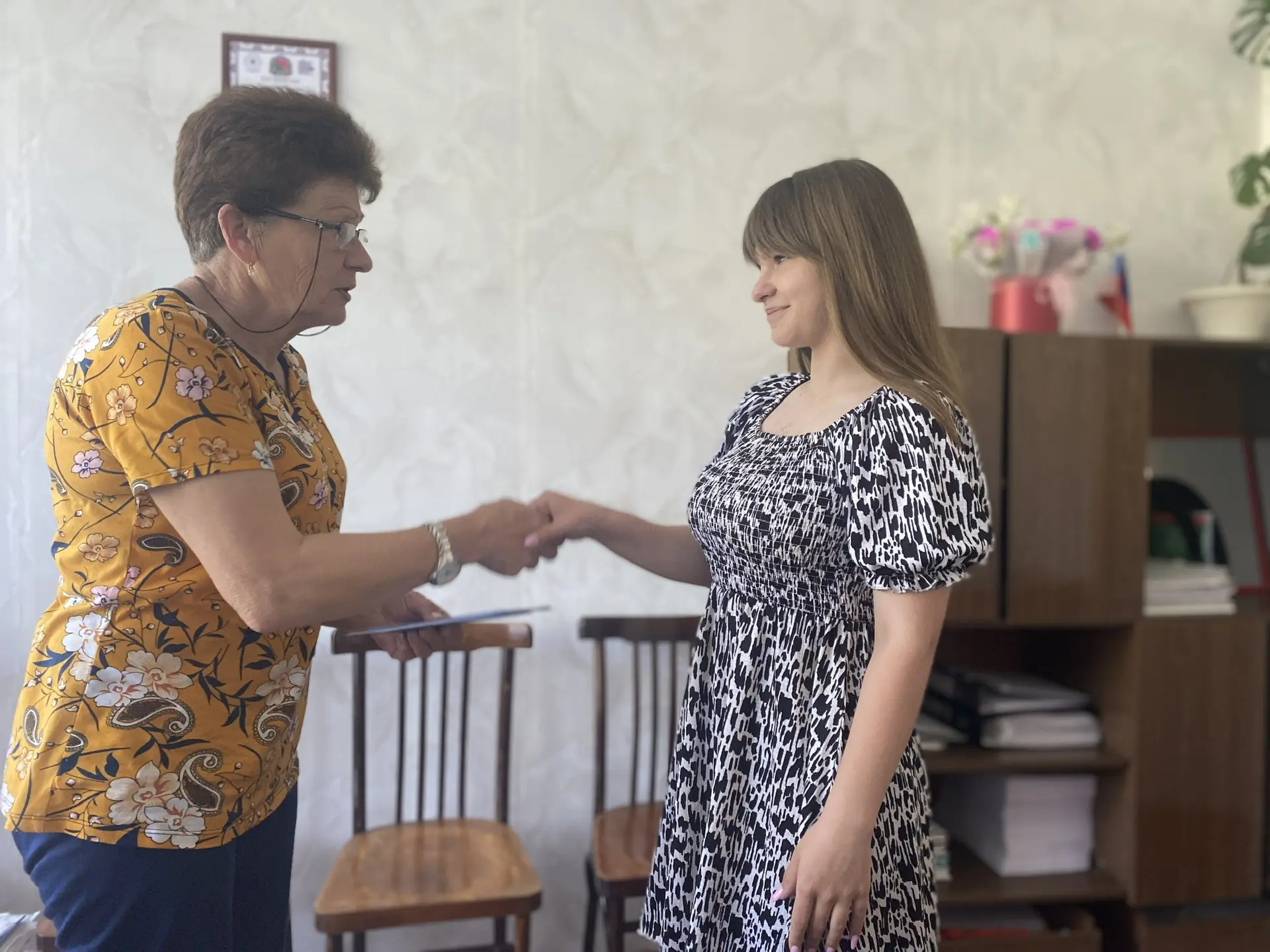 🎓Вручение аттестатов — шаг в большую жизнь

✍️Сегодня — особенный день. День, когда школьные звонки