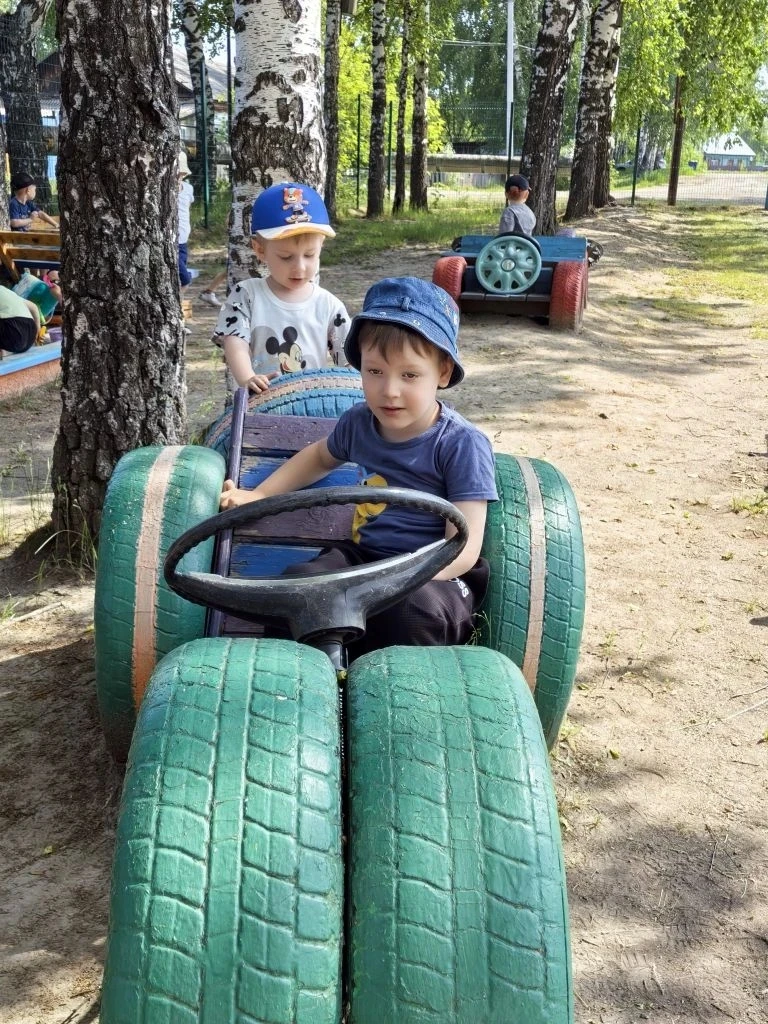 Летняя прогулка, что может быть прекраснее! Лето пора ярких красок, увлекательных игр. В это время м