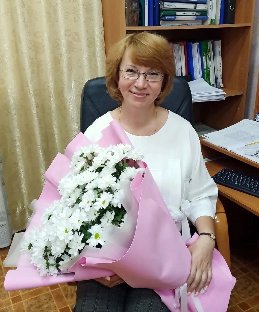 🎂 Сегодня свой юбилей отмечает наша незаменимая заместитель директора по воспитательной работе – На