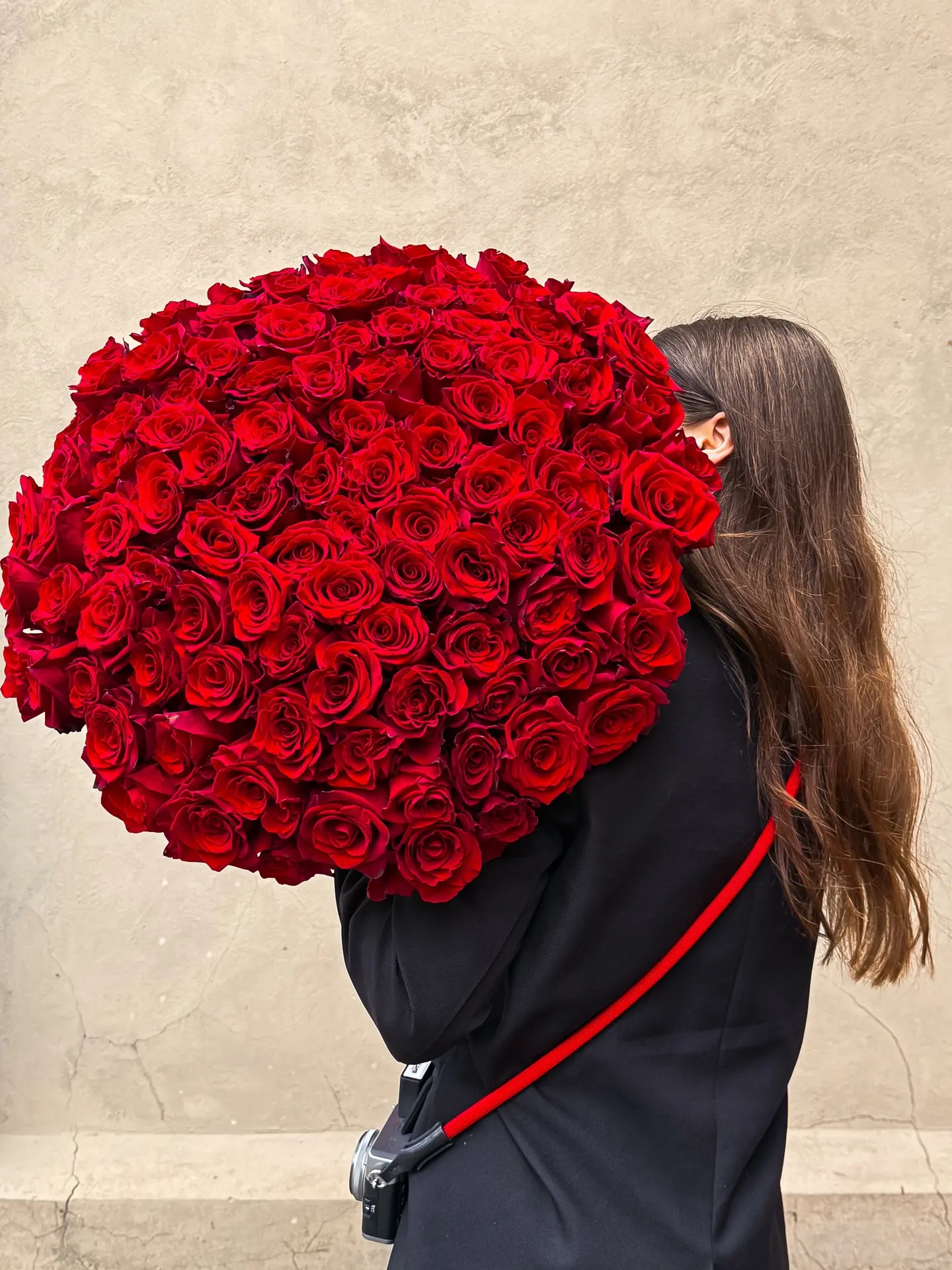 Вот с таким ВАУ мы к вам сегодня❤️❤️❤️

Такой же шикарный букет уже уехал своей получательнице, но с