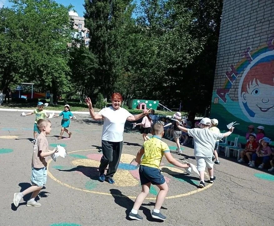 Мы — дети твои, Россия!»: Большое путешествие в детском саду «Антошка»

В нашем детском саду «Антошк
