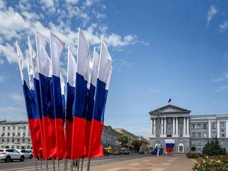 🎉Поздравляем с Днем России!

Наша Родина - это страна с большой историей, просторными землями, щедр