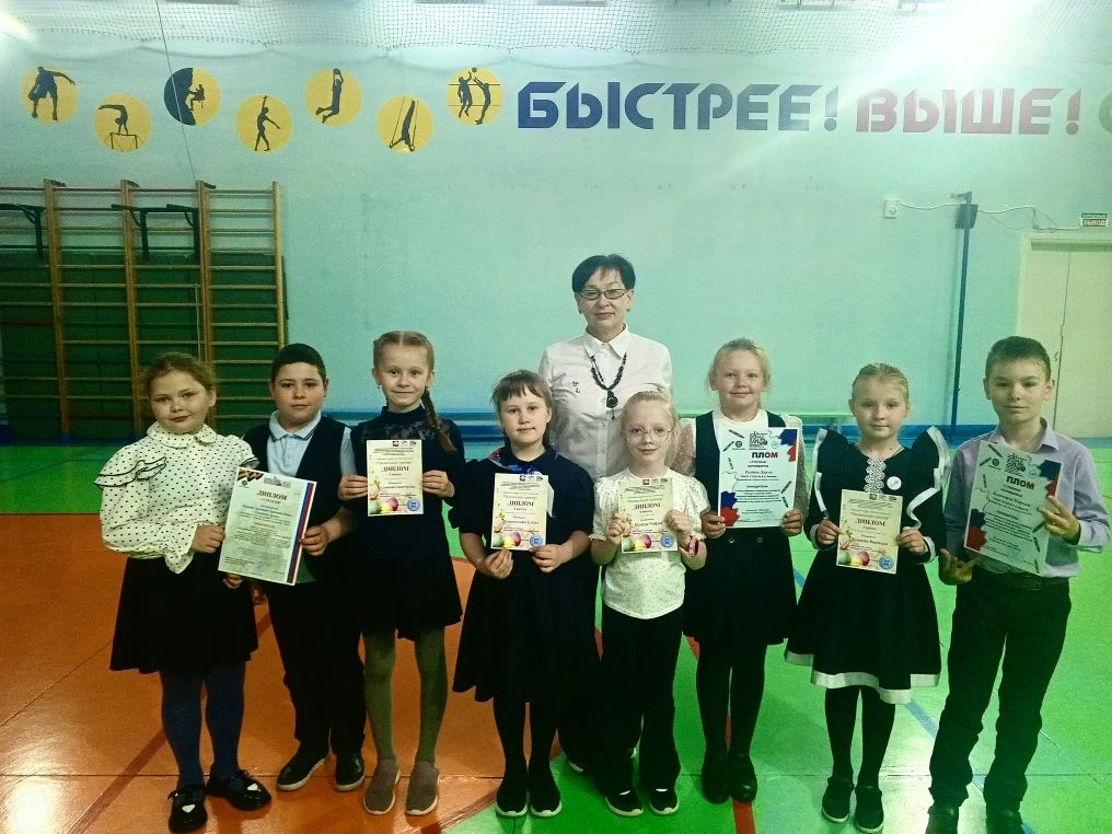 🎖️ Общешкольная линейка: итоги второго полугодия — гордимся нашими достижениями! 🎖️
              
