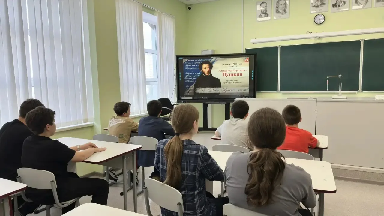 В Центре одарённых детей «Спутник» прошла интеллектуальная игра ко Дню русского языка

В день рожден