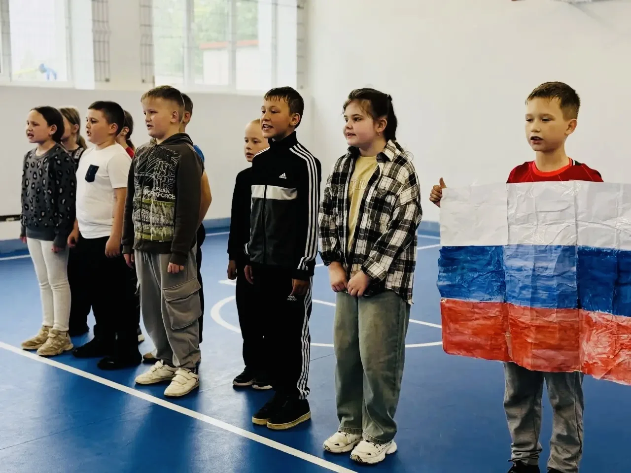 С праздником, великая страна! 🇷🇺✨ В пришкольном лагере прошёл праздничный концерт ко Дню России!

