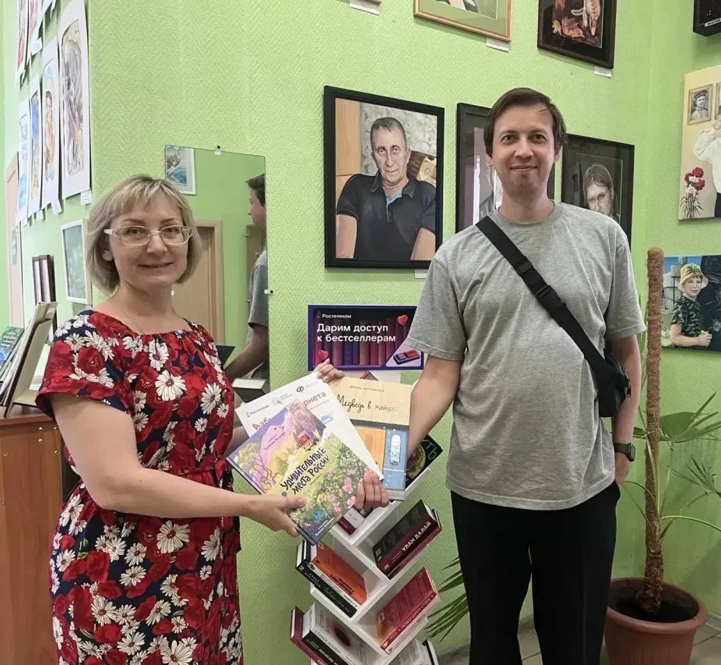 Книжные полки в библиотеках Клина пополнились второй партией бестселлеров 📚

В начале 2026 года Рос