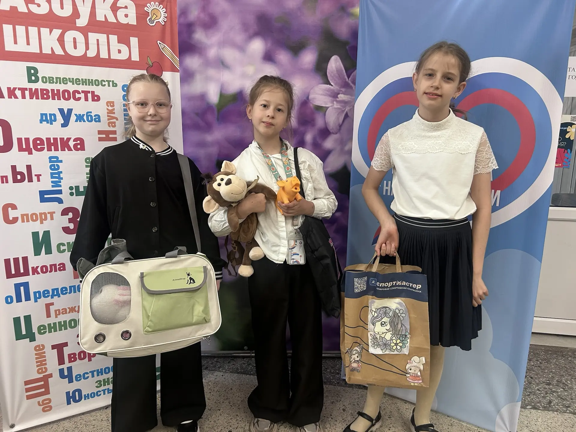 День без рюкзаков 🎒

Завтра день триколора 🇷🇺