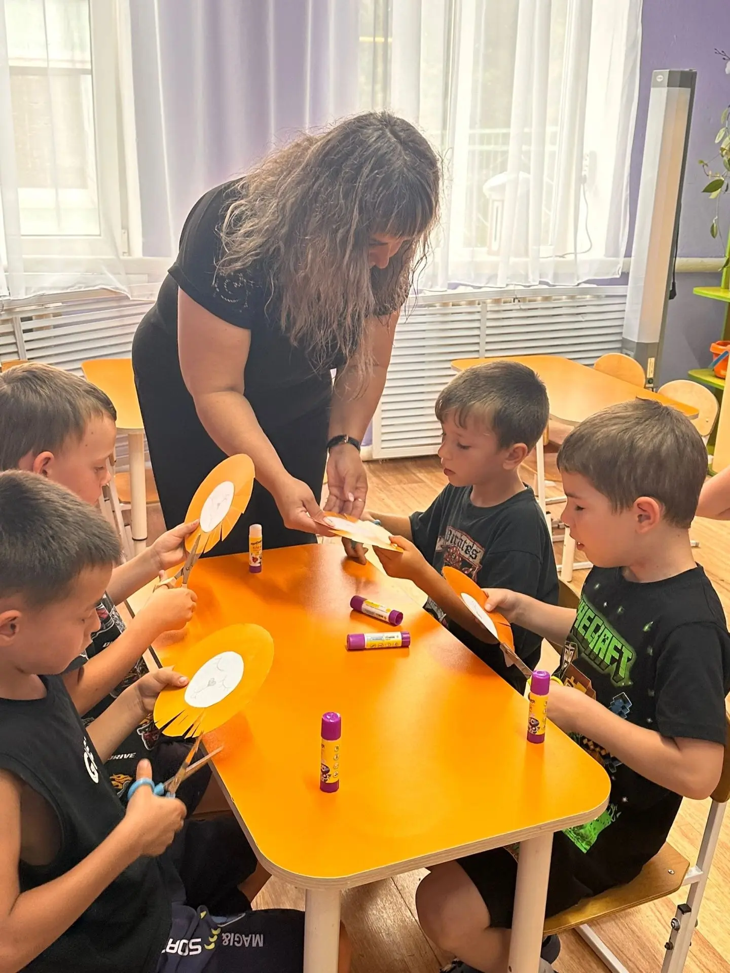 ✨ Доброе утро, малыши и их родители! ✨
Сегодня в нашем детском саду 🏢 было особенно интересно с вос