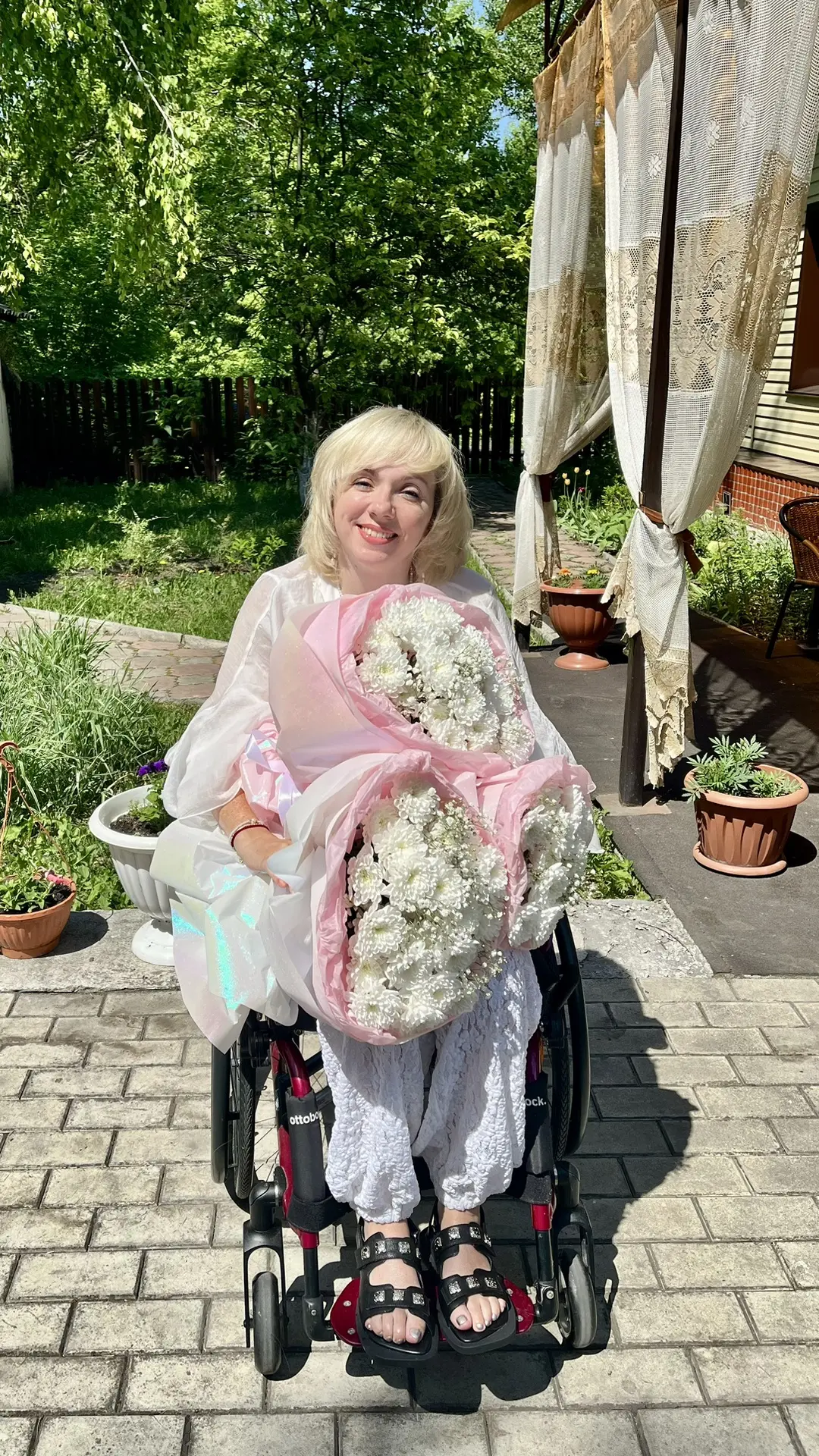 Лето — выдох любви 🌿

Знаете, я почти 8 месяцев в году не гуляю. Нарушенная терморегуляция после тр