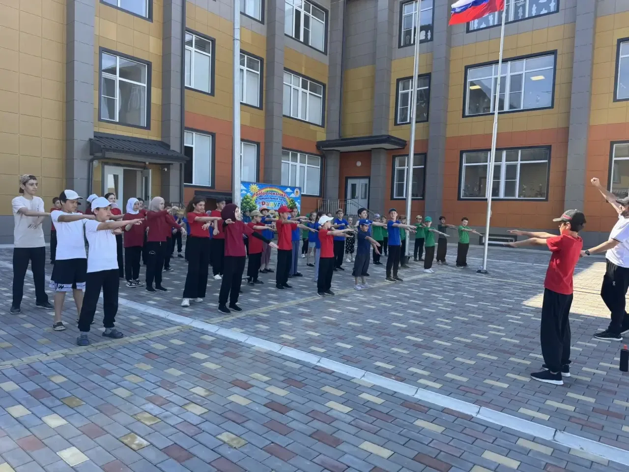 🌈 9 день в лагере «Радуга»!

⚡ Утро началось с бодрой зарядки, которая зарядила всех энергией.

🗣️