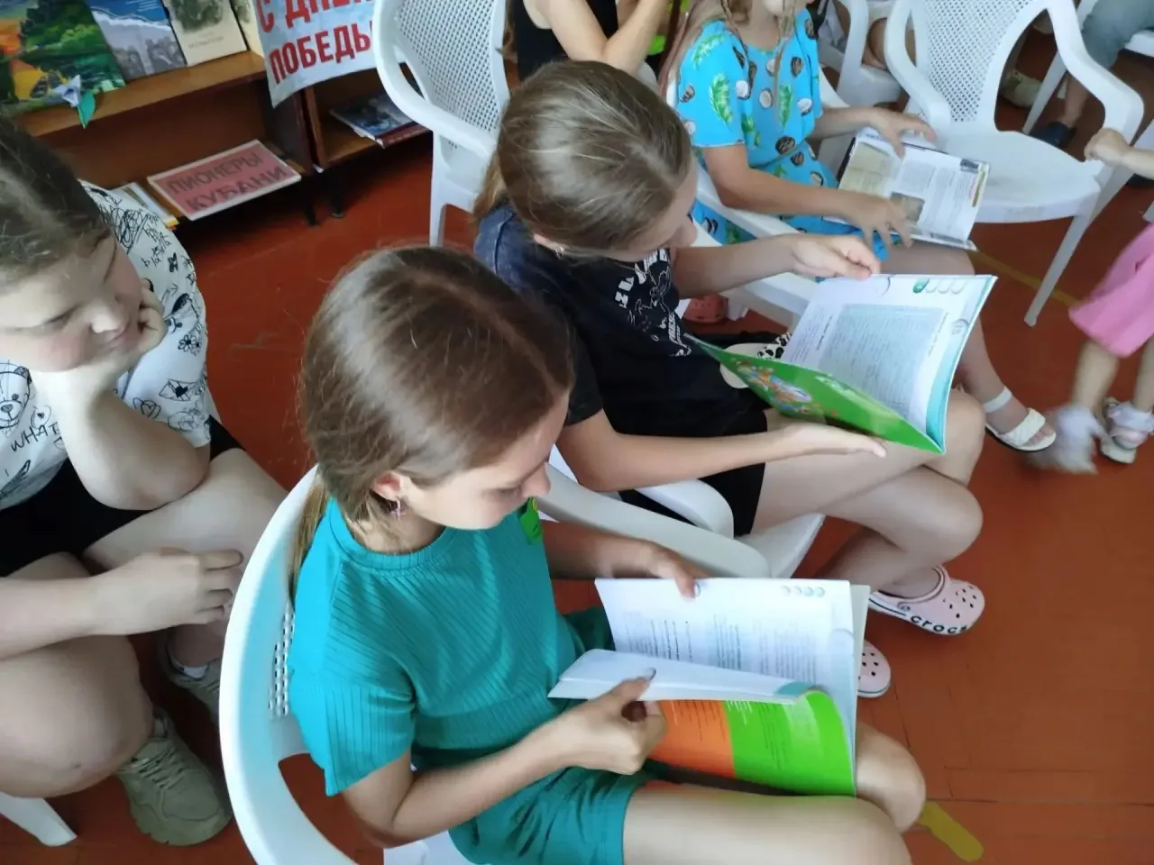🟡🧡🟡🧡🟡🧡🟡🧡🟡🧡🟡
Отряд «Ромашки» сегодня стали гостями детской библиотеки СДК ст. Терновской.
